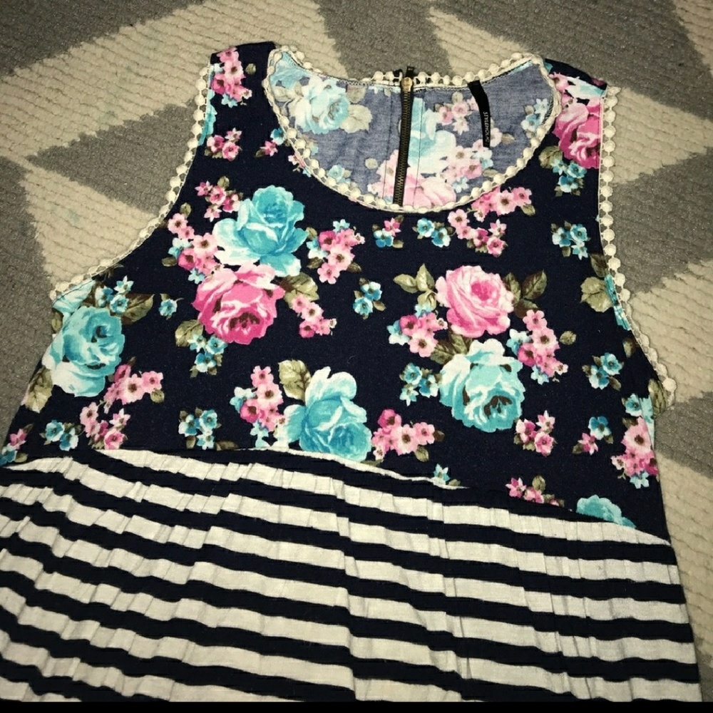 Sleevless Floral Top